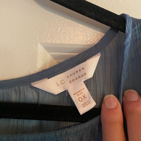 LC Lauren Conrad Flowy Top, size 0X - Picture 3 of 11